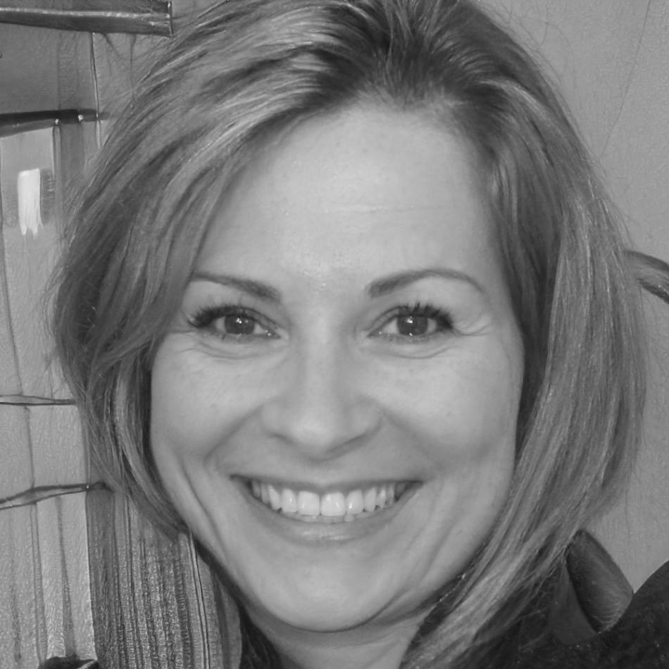 Esperanza Mendoza, Directora de Análisis Financiero